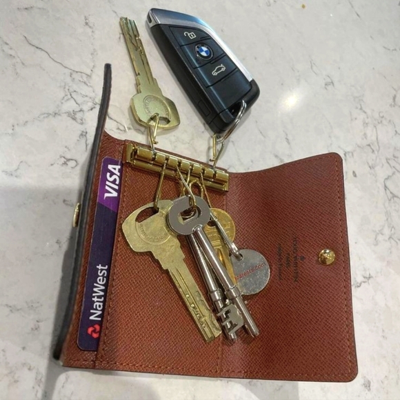 SALE Louis Vuitton Monogram 6 Ring Key Case - Picture 2 of 16